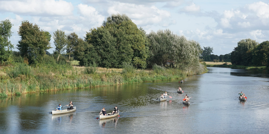 Kano varen op de vecht